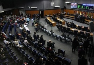 Assembleia autorizou governo a mexer em até 20% do orçamento por conta própria, sem precisar de autorização dos deputados (Foto: Arquivo/FolhaBV)