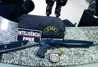 A arma foi apreendida e entregue pela PM na Central de Flagrantes do 5° DP (Foto: Divulgação)