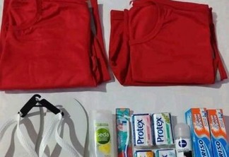 O kit contempla itens de higiene, chinelo e fardamento (Foto: Divulgação)