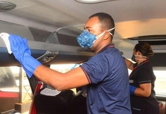 Treinamento realizado com empresas de ônibus mostrou como deve ser feita a higienização nos veículos (Foto: Nilzete Franco/Folha BV)