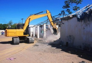 Durante a operação, parte da estrutura física do prédio foi demolida. (Foto: Aldenio Soares)