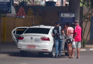 A FolhaBV flagrou motoristas de táxis-lotação transportando um número de passageiros acima do permitido no decreto (Foto: Nilzete Franco/FolhaBV)