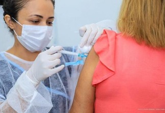 Os idosos já ultrapassam a meta com 98,53% com 15.157 vacinados (Foto: Semuc/PMBV)