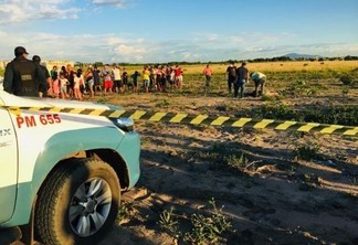 O corpo de Charliany da Costa Vitor, de 16 anos, foi encontrado em uma região de lavrado no bairro Cidade Satélite (Foto: Aldênio Soares)