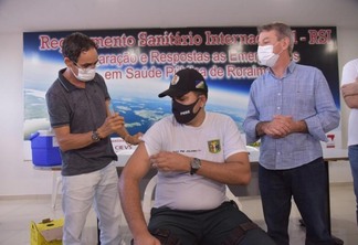 Sargento Juliano, de 43 anos, da Polícia Militar, disse que a vacinação trouxe segurança a ele e aos colegas de profissão (Foto: Secom/RR)