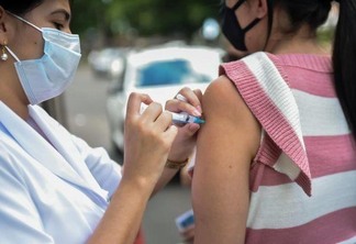 Medida permite compra de vacinas por empresas, contanto que ocorra doação de doses para SUS (Foto: Agência Câmara de Notícias)