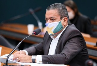 O deputado Hiran Gonçalves explica que a aplicação dos recursos foram discutidos pela bancada (Foto: Câmara dos Deputados)
