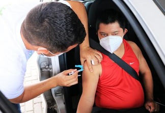 Diego Chantal Barbosa, de 43 anos, é portador da Síndrome de Down e tomou a vacina nesta quarta-feira, 5 (Foto: Diane Sampaio/FolhaBV)