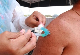 Conforme a Prefeitura, pessoas que não tem comorbidade ou não estão na faixa etária, não receberão a dose do imunizante. (Foto: Diane Sampaio/FolhaBV)