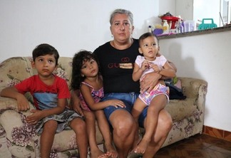A mãe pede justiça pela morte do filho (Foto: Diane Sampaio/FolhaBV)