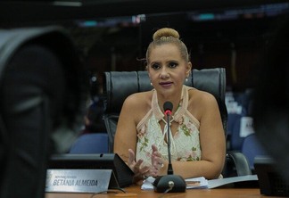 A deputada estadual Betânia Almeida durante a sessão dessa quarta-feira (Foto: Jader Souza/SupCom ALE-RR)