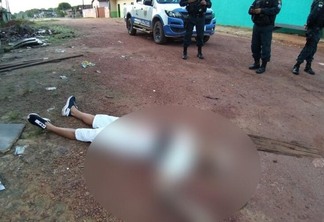 Rapaz estava caído na rua Ottomar de Sousa Pinto (Foto: Divulgação)