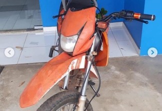 A moto foi recolhida e depois devolvida ao proprietário que apresentou sua documentação junto com o documento da motocicleta (Foto: Divulgação)