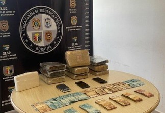 No total foram apreendidos mais de 9Kg de Skunk, 1Kg de cocaína em pó, balança de precisão e mais de R$10.000,00. (Foto: Divulgação)