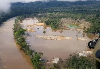 Imagem aérea de região com garimpo ilegal na Terra Indígena Yanomami  (Foto: 1ª Brigada de Infantaria de Selva)