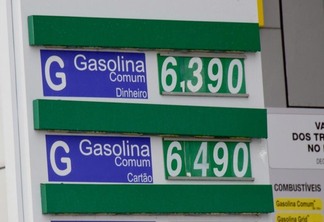 Posto de gasolina do Centro vende litro a R$ 6,49 (Foto: Nilzete Franco/FolhaBV)