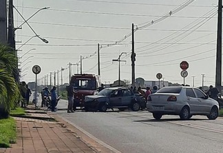 O carro estava com o licenciamento atrasado e foi removido para o pátio do Departamento Estadual de Trânsito. (Foto: Divulgação)
