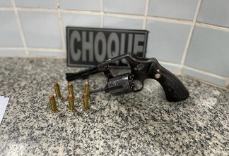 Revólver calibre 38mm tinha seis munições intactas (Foto: Divulgação)