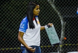 Isa Pereira, com 27 anos de idade, é a técnica mais nova do Campeonato Roraimense. (Foto: Divulgação - Rio Negro)