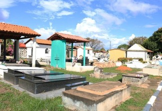 Túmulos do Cemitério Nossa Senhora da Conceição (Foto: Arquivo FolhaBV)