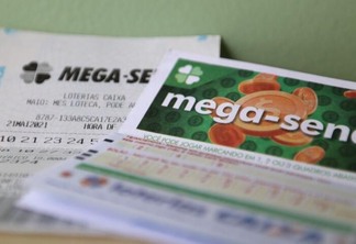 Para ganhar o prêmio máximo, apostador precisa acertar as seis dezenas (Foto: Tânia Rêgo/Agência Brasil)