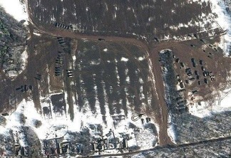 Imagem de satélite que mostra tanques russos na fronteira com a Ucrânia