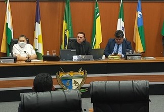 O deputado estadual Jalser Renier na mesa diretora da Assembleia (Foto: Nilzete Franco/FolhaBV)