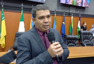 O presidente da Assembleia Legislativa de Roraima, Soldado Sampaio, nesta segunda-feira (Foto: Nilzete Franco/FolhaBV)