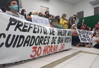 Os servidores realizam diariamente 6 horas de manifestação pacífica, o que durante uma semana corresponderá a 30 horas semanais (das 7h30 às 13h30) (Foto: Nilzete Franco Folha BV)