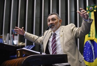O senador Telmário Mota em discurso na tribuna (Foto: Moreira Mariz/Agência Senado)