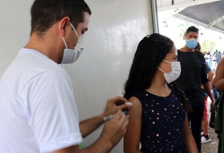 Essa deve ser aplicada a partir de quatro meses após a segunda dose do esquema vacinal (Foto: Nilzete Franco/Folha BV)