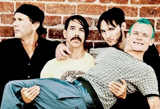 Red Hot é formada pelos membros fundadores Anthony Kiedis (vocais) e Flea (baixo), juntamente com o baterista de longa data Chad Smith e o guitarrista John Frusciante.