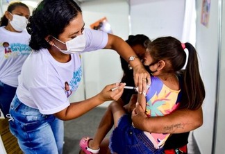 Pais ou responsáveis devem levar caderneta de vacinação dos filhos (Foto: Ascom PMBV)