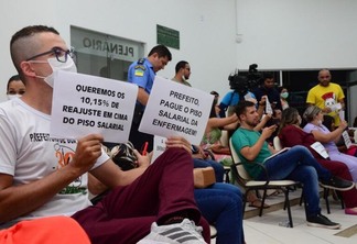 Profissionais acompanharam votação do projeto que concede reajuste linear a todos os servidores municipais (Foto: Nilzete Franco/FolhaBV)