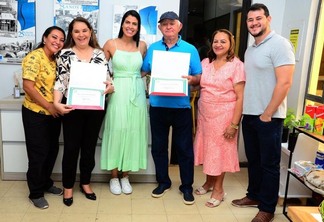A condecoração foi proposta pela deputada estadual Catarina Guerra (União), que fez a entrega na sede da empresa. (Foto: Nilzete Franco/FolhaBV)