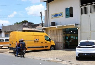 Uma das principais queixas, é a centralização do atendimento para retirada de encomendas na Agência do São Vicente  (Foto: Diane Sampaio/FolhaBV)