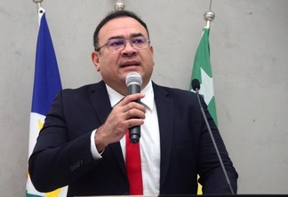 O vereador Zélio Mota em seu primeiro discurso após assumir o cargo na Câmara Municipal (Foto: Nilzete Franco/FolhaBV)