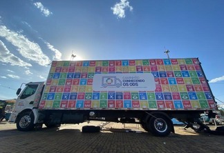 O caminhão está na cidade com atividades lúdicas que visam levar informação e ampliar o debate sobre os 17 Objetivos de Desenvolvimento Sustentável para toda a população (Foto: Conhecendo os ODS)