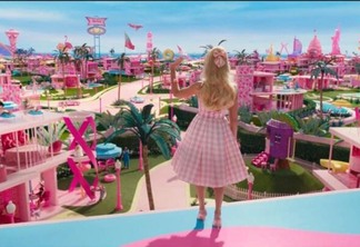 O filme será ambientado em Barbieland, lugar onde a boneca é expulsa por "não estar à altura dos padrões de beleza", sendo obrigada a viver uma aventura no "mundo real". (Foto: Folha BV)