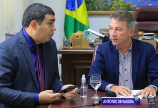 O presidente da Assembleia, deputado Soldado Sampaio, com o governador Antonio Denarium (Foto: Secom-RR)