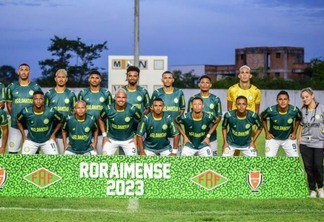 O elenco perfilado do River antes da partida contra o São Raimundo-RR (Foto: Hélio Garcias/BV Esportes)
