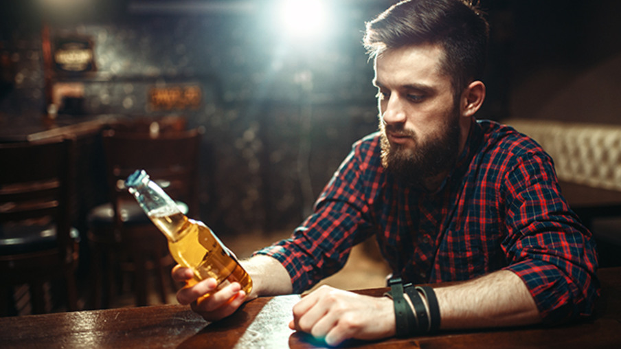 Beber cerveja diariamente pode ter consequências a curto e longo prazo. Foto: Internet