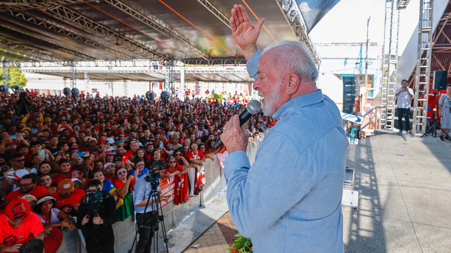 O presidente Luiz Inácio Lula da Silva durante cerimônia de assinatura do decreto que autoriza importação de energia da Venezuela para o Brasil (Foto: Ricardo Stuckert/PR)