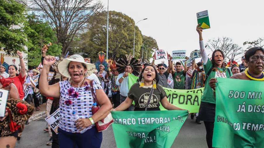Manifestação de Indígenas contra o marco temporal, na Esplanada dos Ministérios (Foto: Antônio Cruz/Agência Brasil)