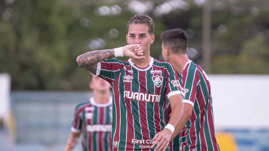 O atacante Agner festeja primeiro gol marcado contra o São Raimundo na estreia da Copinha 2024 (Foto: Leonardo Brasil/Fluminense F.C.)