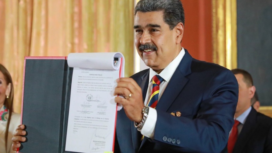 O ditador venezuelano Nicolás Maduro promulga lei que anexa o território de Essequibo à Venezuela (Foto: Twitter Nicolás Maduro)