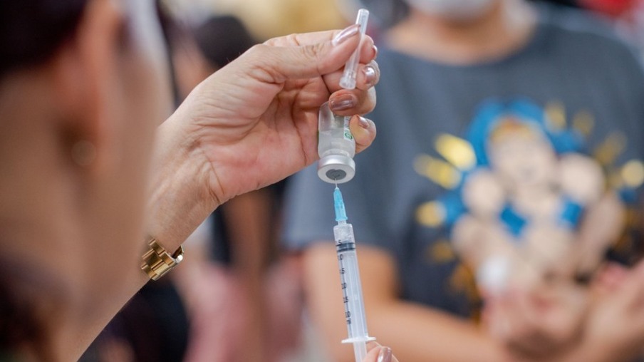 O público-alvo deve procurar as UBS com sala de vacina (Foto: Jonathas Oliveira/Divulgação)