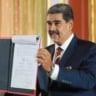 O ditador venezuelano Nicolás Maduro promulga lei que anexa o território de Essequibo à Venezuela (Foto: Twitter Nicolás Maduro)