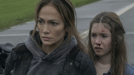 Em filme de muito suspense e ação, Jennifer Lopez tenta resgatar a filha (Foto: Divulgação/Netflix)