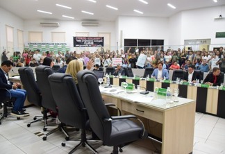 Plenário da Câmara Municipal durante discussão do PCCR da Educação (Foto: Nilzete Franco/FolhaBV)